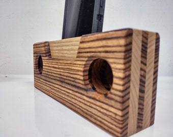 Amplificateur de téléphone portable en bois, amplificateur passif en bois de zèbre et en frêne. Booster les haut-parleurs de téléphone sans piles