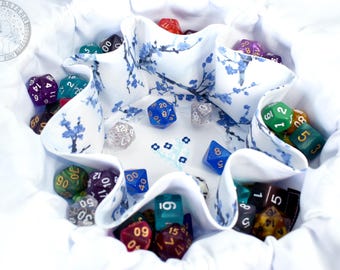 Sakiewka na kości Śnieżnego Kwiatu – 12 kości, kieszonkowa sakiewka | Mieści 84 kości | Sakiewka na kości DnD | Wykonana na zamówienie | Dungeons and Dragons