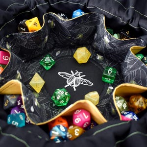 Würfelbeutel des Laterners - 12er Würfelbeutel | Hält 84 Würfel | DnD Würfel Tasche | Auf Bestellung | Verliese und Drachen