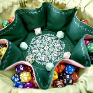 The Light Watcher's Dice Bag - Bestickte mittlere Taschenwürfeltasche | Hält 18 Sets | DnD Würfel Tasche | Auf Bestellung | Verliese und Drachen