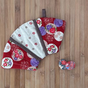 Fan-shaped Pot Holder | Traditional Japanese Floral| Japanese fabric | Japanese home | Fabric Trivet | Handmade | Apples N&#39; Thyme