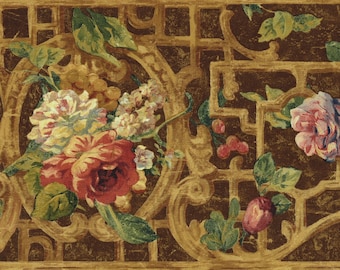 Puede incluir: Un borde de papel tapiz marrón y dorado con un diseño floral. El borde presenta un patrón repetitivo de rosas, hojas y un diseño de celosía.