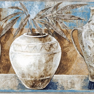 Puede incluir: Un borde decorativo con tres jarrones de cerámica marrón y blanco con diseños florales. Los jarrones están dispuestos en un estante marrón con un fondo azul y blanco.