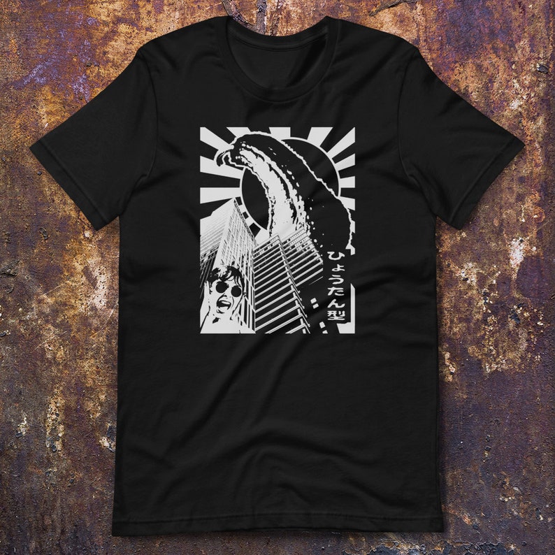 May include: Black t-shirt featuring a white graphic design of a wave crashing over a city skyline. The text "ひろうてん" is printed on the shirt.