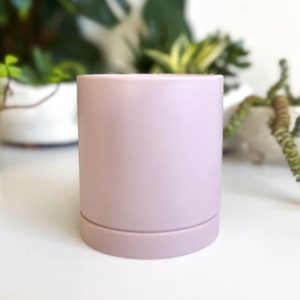 Fioriera lilla con drenaggio e sottovaso, vaso in ceramica, fioriera moderna da 4 pollici, regalo minimalista da tavolo, vaso per cactus opaco da 4 pollici per interni