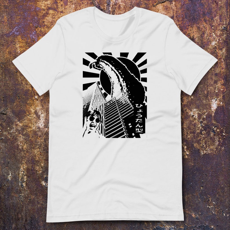 May include: Black and white graphic t-shirt featuring a stylised image of a wave crashing over a city skyline. The text "ひょうたん型" is printed on the right side of the design.