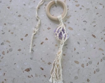 Colgante de macramé para coche con cristal de amatista / Arte bohemio en fibra de algodón