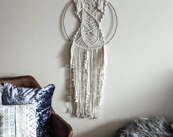 Tapiz de pared de macramé estilo bohemio / Aro forrado en cuero, tapiz de arte textil.