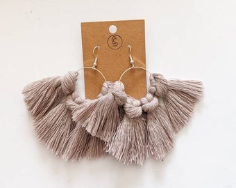 Pendientes de aro de macramé / Arte textil bohemio, cordón de algodón perlado