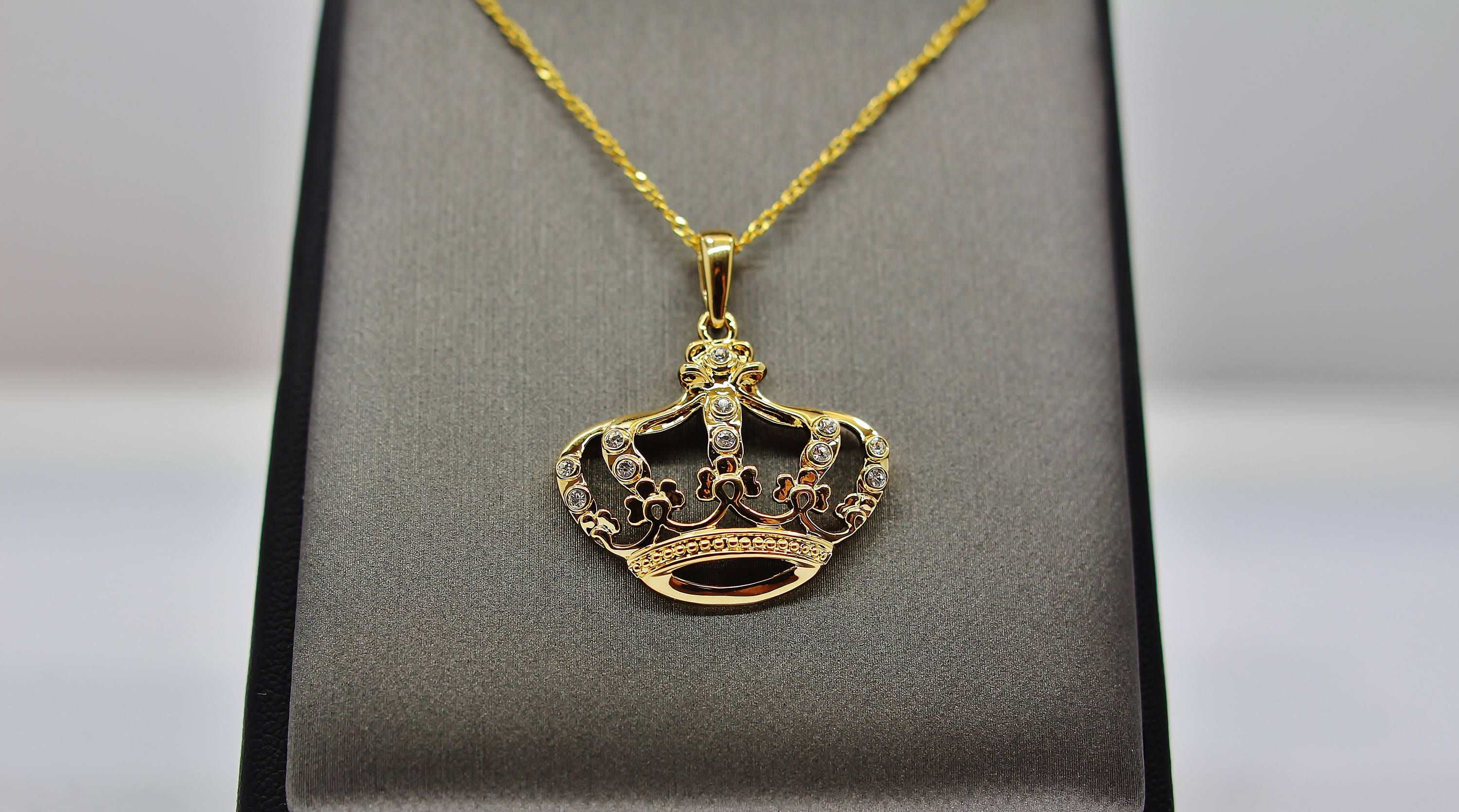Sterling Silver Gold Queen s Crown Pendant Necklace. Best Holidays Gift