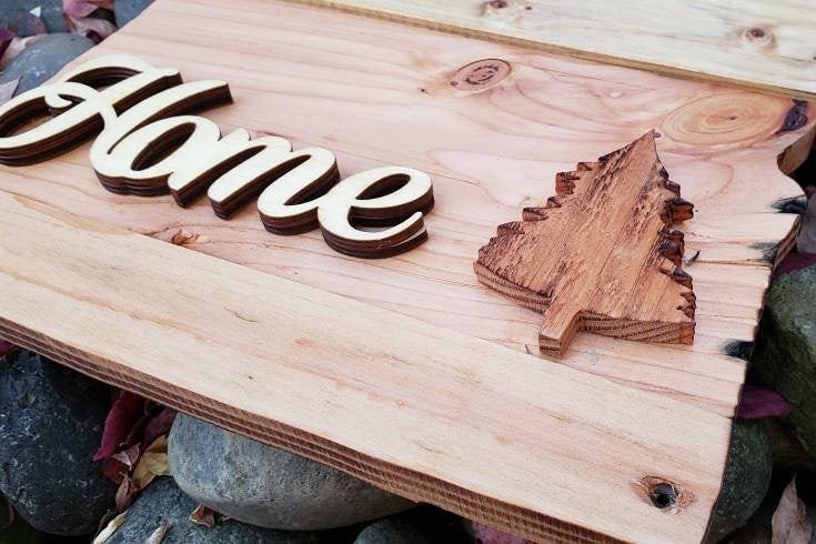 Reclaimed wood pallet signs for home