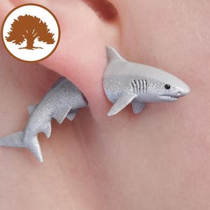 Pendientes de tiburón pintados a mano / Impresos en 3D
