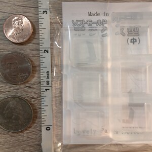May include: Clear plastic mold with three rectangular cavities. The mold is labeled "ひく型 (中)" which translates to "Mold (Medium)" in English. The mold is made in Japan.