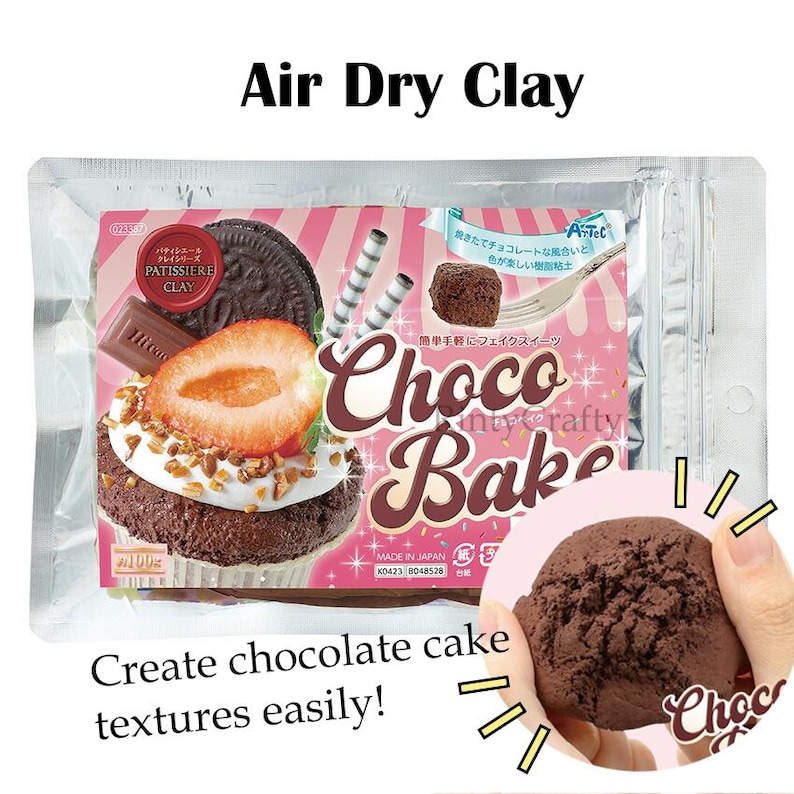 Puede incluir: Un paquete de "Air Dry Clay" para crear texturas de pastel de chocolate. El paquete presenta un pastel de chocolate con una rodaja de fresa, una galleta Oreo y una barra de chocolate. El texto "Choco Bake" es prominente.