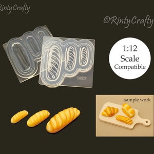 Peut inclure: Moule en silicone transparent avec quatre formes de pain, conçu pour la fabrication de nourriture miniature pour les maisons de poupées à l'échelle 1:12. Le moule est présenté avec un exemple de travail de pain miniature.