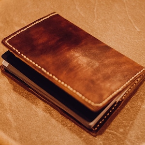 Cartera de pasaporte de cuero para hombres, cartera de viaje de cuero minimalista, soporte para pasaporte, cubierta de pasaporte de cuero para hombres, regalo de 3er aniversario para hombres