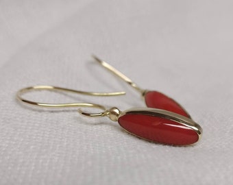 Coral 750 yellow gold earrings, ear hooks 18k gold, coral oval dark red red, hanging earrings, coral jewelry, goldsmith, handmade