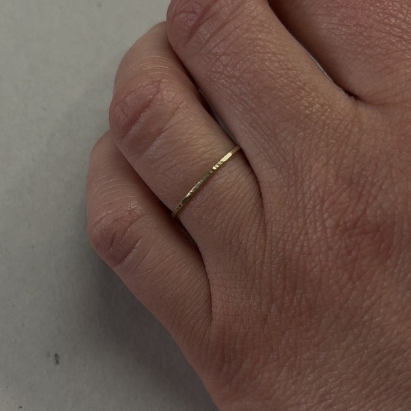 Zierlicher Goldring, 585, 750, Gelbgold Ring geschmiedet, recycelt, minimalistisch, handgefertigt, Echtgold, gehämmert, filigran, dünn