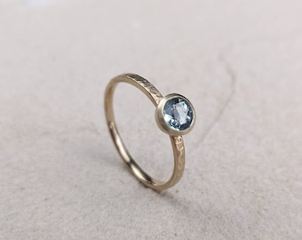 Yellow gold ring Aqua ROUND, 585, hammered, handmade jewelry, goldsmith, individual, engagement ring, solitaire ring, real gold recycled