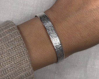 Bangle silver, matt, bangle, spirals, handmade, goldsmith, silver bangle, narrow, timeless, structure, recycled silver 925