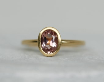 Gelbgold Ring 750, warme Farbtöne, recyceltes Gold, Turmalin rosa hellrosa, Solitär Verlobungsring, Unikate, Goldschmiedearbeiten,