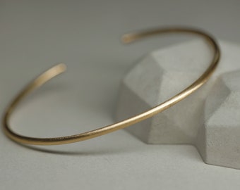 Bangle 750 gold, recycled, handmade simple chic simple, gold hoop, cuff, real gold, matt, fine matt, goldsmith, noble