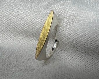 Silberring mit Gold, 900 Gelbgold, zweifarbig schmal schlicht bicolor, eismatt, geometrisch, Goldschmiedearbeiten, Echtschmuck,