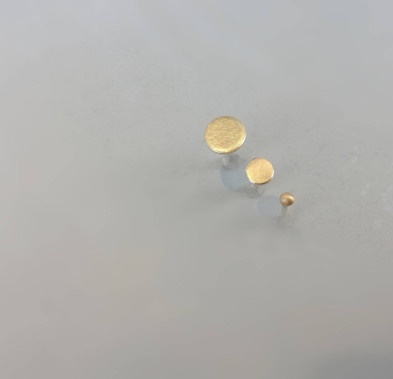 Dot and plate gold stud earrings 900 yellow gold silver real gold stud earrings set minimalist subtle recycled circle disc set image 1