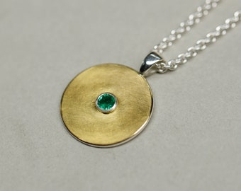 900 gold, emerald, silver, pendant with chain, classic, goldsmith, real jewelry, real gold, handmade, circle, matt, geometric