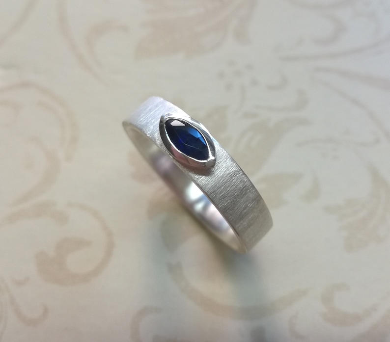 Silver ring narrow Safir sapphire dark blue plain ring silver