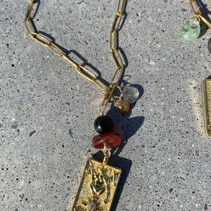Colar de cartas de tarô do diabo - granada, quartzo rutilado, cornalina, obsidiana