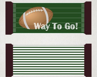 Könnte beinhalten: Ein grün-weiß gestreiftes Fußball-Banner mit einem braunen Fußball und dem Text "Way To Go!"