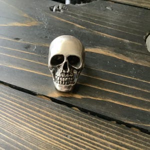 Anillo vintage Marche Noir Chicago Big Skull de plata 925