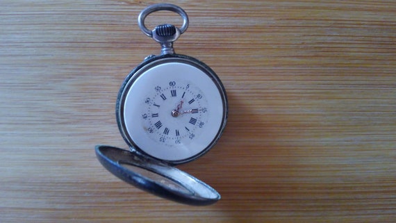 Antique Men/Women's Swiss pocket watch - image 4