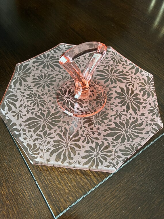 1851年 アンティーク クリームウエア エンボス レリーフ プレート 器 Vintage Mckee Glass Brocade Pink Frosted Poinsettia Center Handle