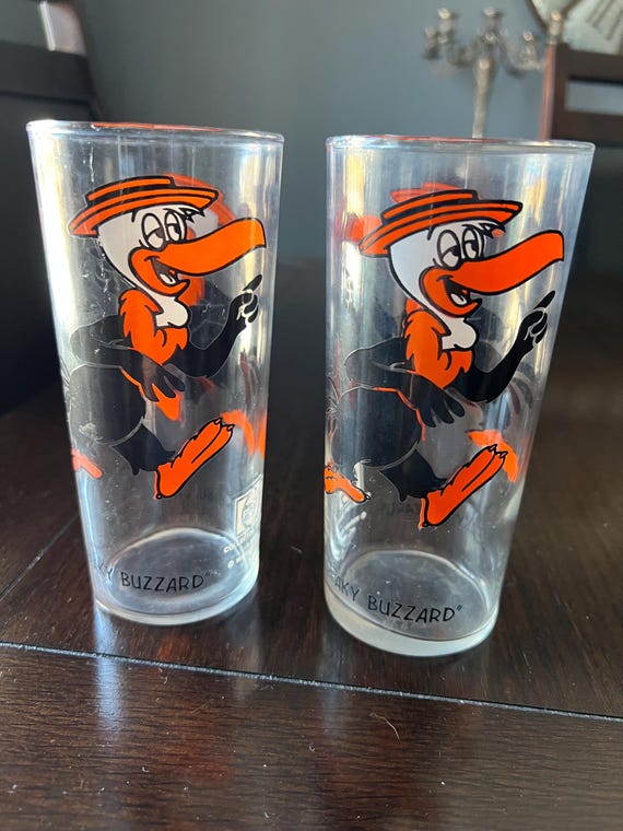 Vintage Lot of 2 Beaky Buzzard 1973 Pepsi Looney Tunes Glasses
