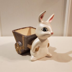 趣味人の手描きのワゴンプランターを引くウサギ - 1971年