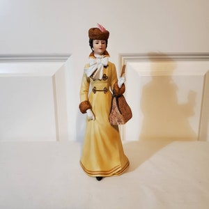 1981 Avon President&#39;s Club Mrs. P.F.E. Albee Award Figurine