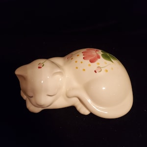 HOMCO Sleeping or Napping Cat with Floral design