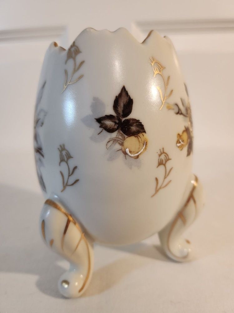 Napcoware 磁器 クリーム色 ひび割れ卵型花瓶 バラの花束付き - 高さ 5