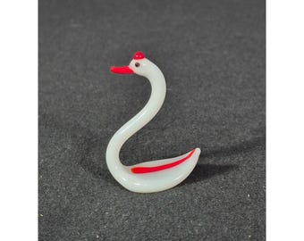 Figura de cisne miniatura vintage de vidrio soplado a mano, color blanco y rojo opaco, decoración de aves.