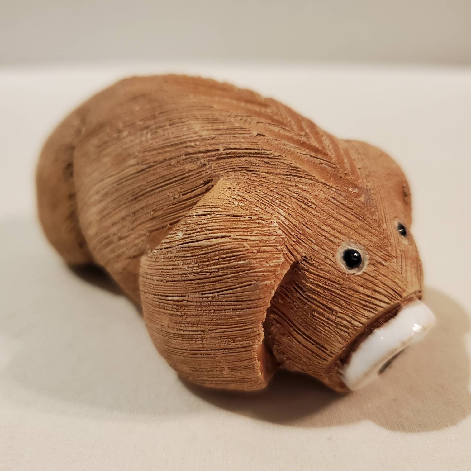 アルテサニア リンコナダ陶器の巻き針金のしっぽのついた豚