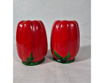 占領下の日本製ヴィンテージ赤ピーマン型ソルト＆ペッパーシェーカー（陶器製）