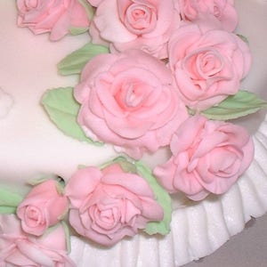 Fondant roses by hand image 3