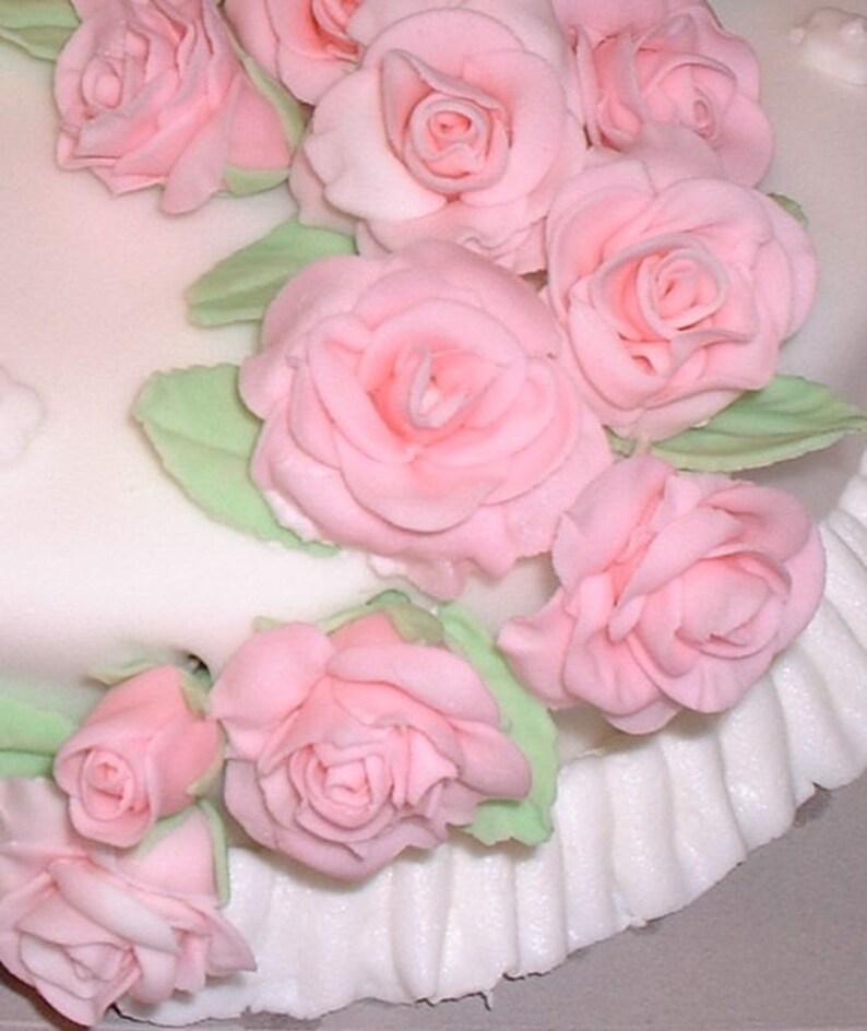 Fondant roses by hand image 3