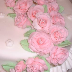 Fondant roses by hand image 2