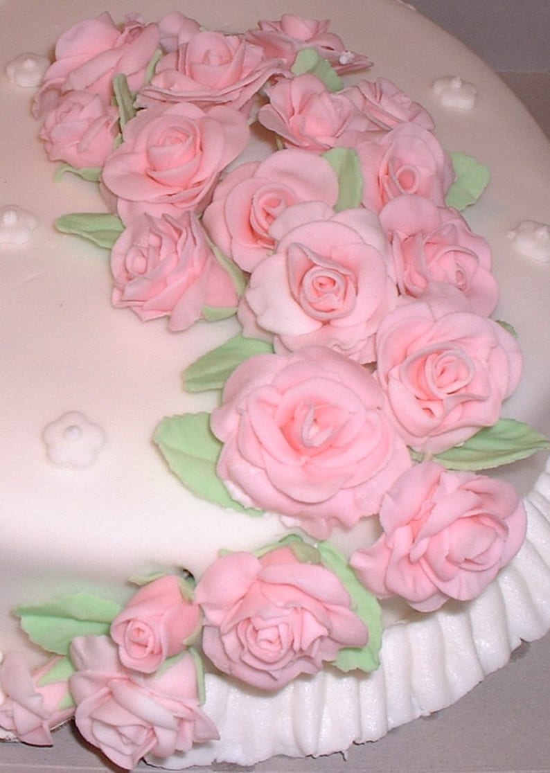 Fondant roses by hand image 2