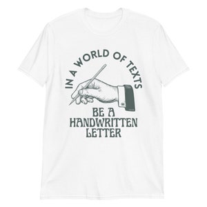 Camiseta En un mundo de textos, sé una letra