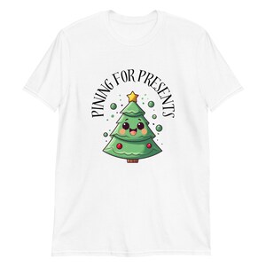 Pining for Presents: Linda camiseta de árbol de Navidad