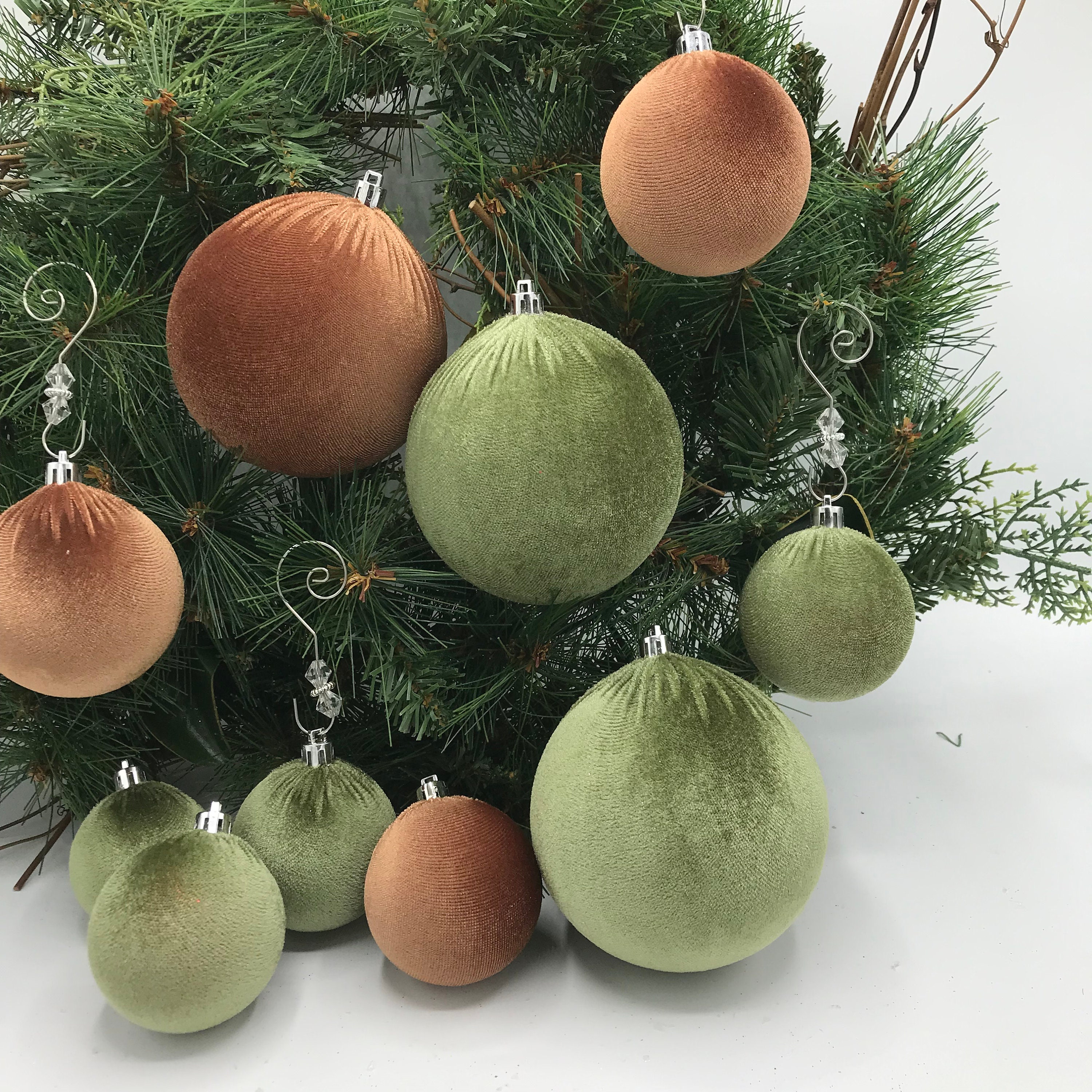 Brown Velvet Xmas Ornaments for Christmas Tree,chocolate Christmas  Decorations,handmade Gold Velvet Xmas Balls With Rhinestones in Gift Box 
